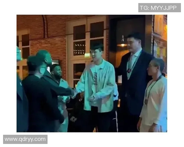 当篮球巨星格林遇上中国传奇姚明的精彩瞬间与友谊故事